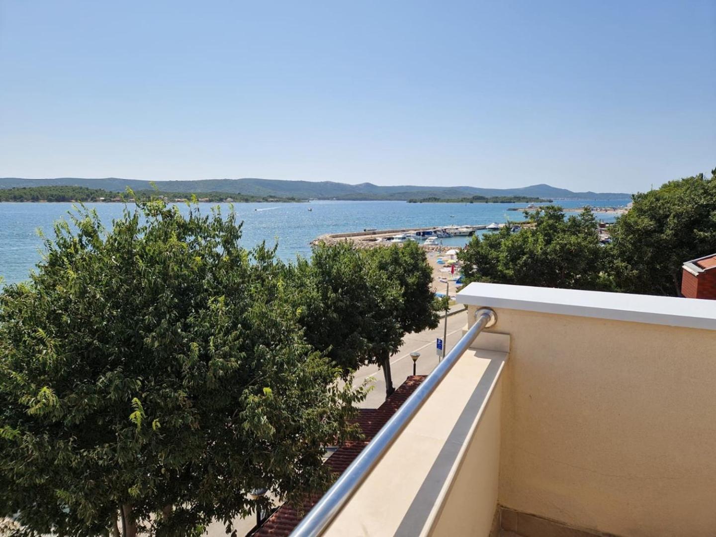 Seaside Apartments Turanj Esterno foto