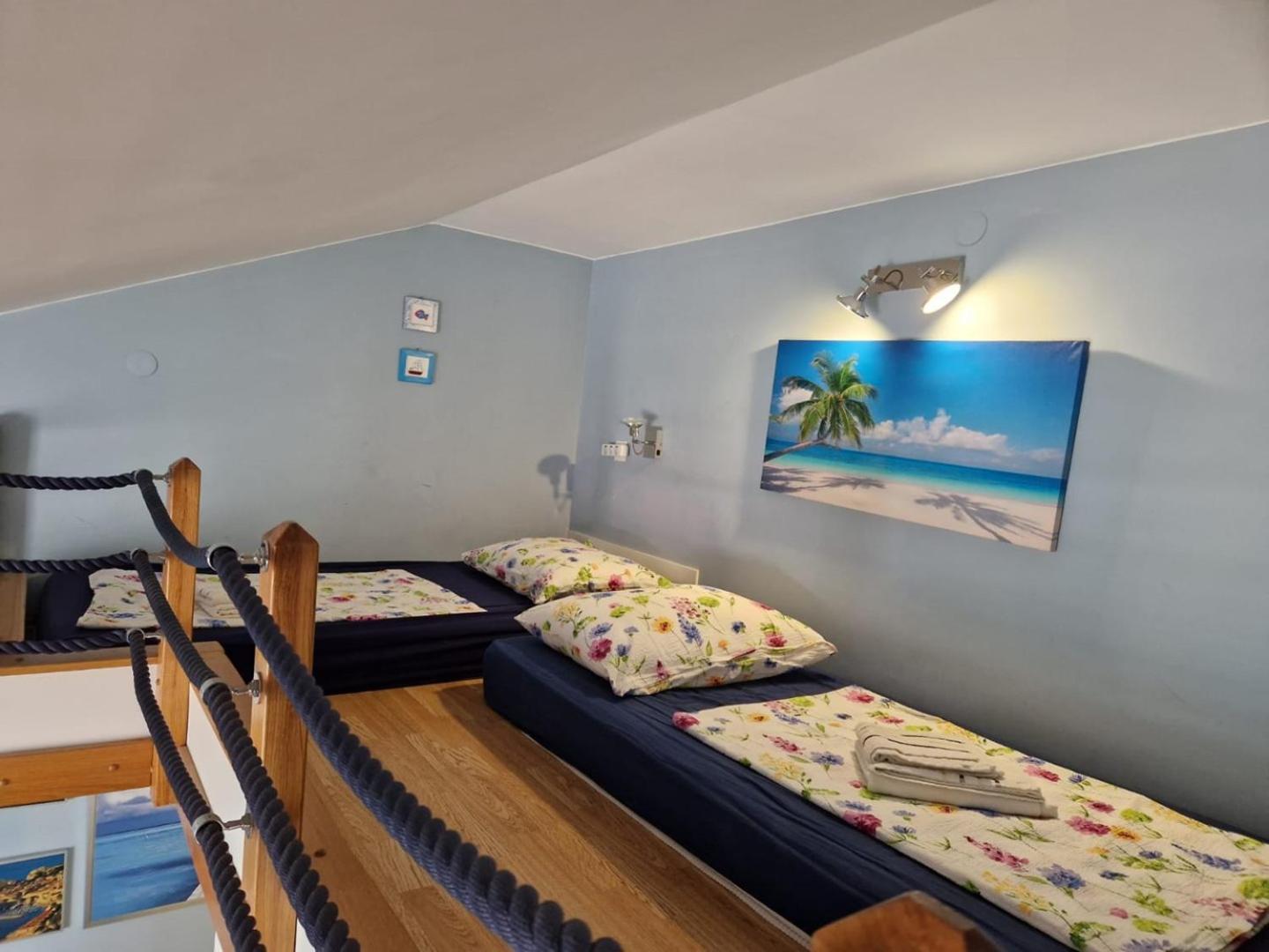 Seaside Apartments Turanj Esterno foto